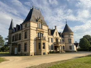 Chateau Tout Y Fault, Loriges
